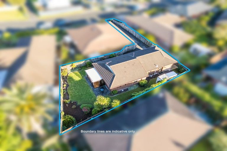 Photo of property in 2/4 Miriam Corban Heights, Henderson, Auckland, 0612