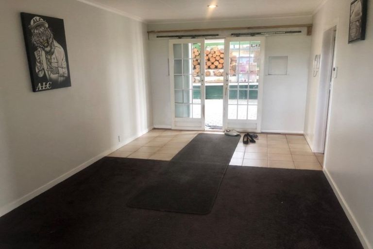 Photo of property in 2118 East Coast Road, Stillwater, Silverdale, 0993