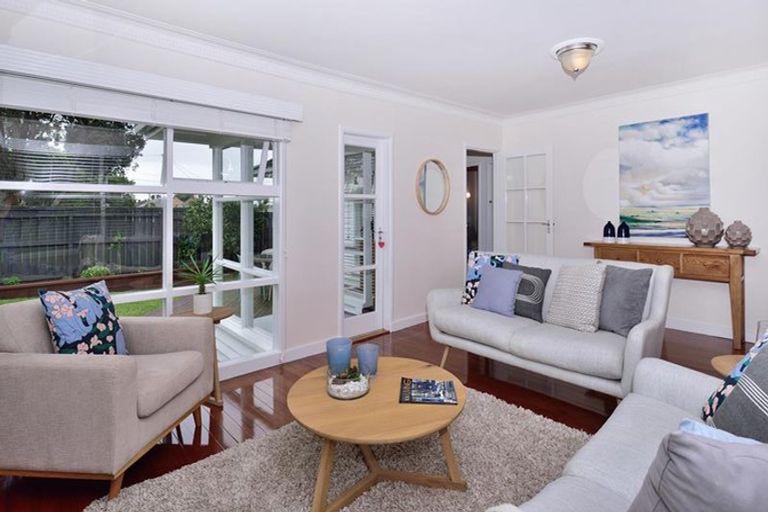 Photo of property in 2/10 Birkley Road, Bayswater, Auckland, 0622