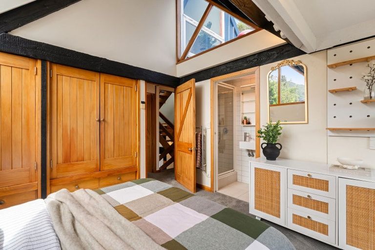 Photo of property in 52 Amapur Drive, Khandallah, Wellington, 6035