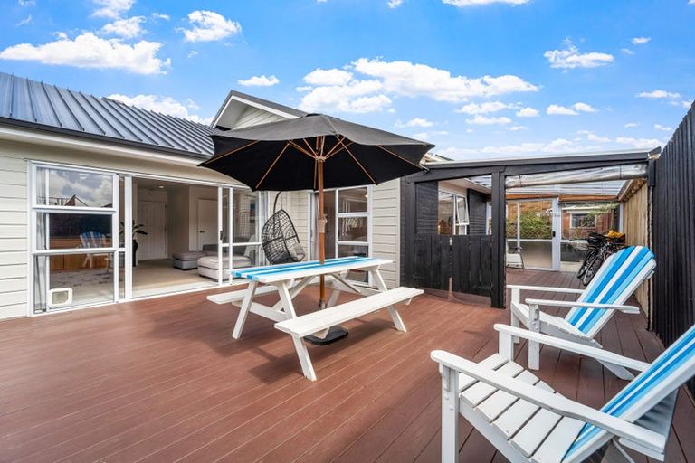 Photo of property in 31 Centreway Road, Orewa, 0931