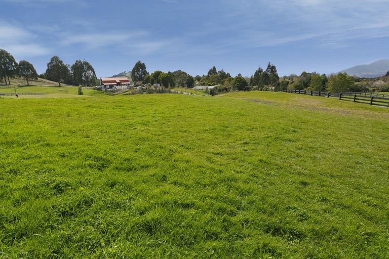 Photo of property in 2 Lochinvar Lane, Acacia Bay, Taupo, 3385