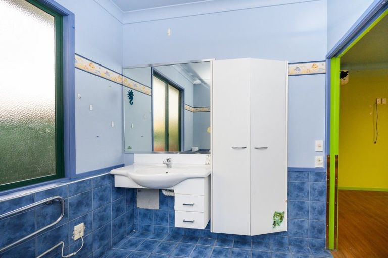 Photo of property in 8 Fernlea Avenue, Kelvin Grove, Palmerston North, 4414