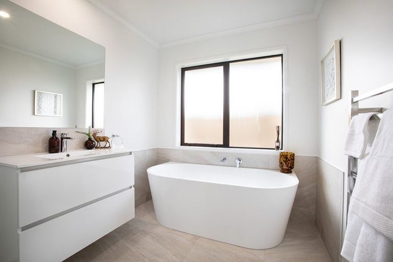 Photo of property in 51 Kitemaunga Avenue, One Tree Point, 0118