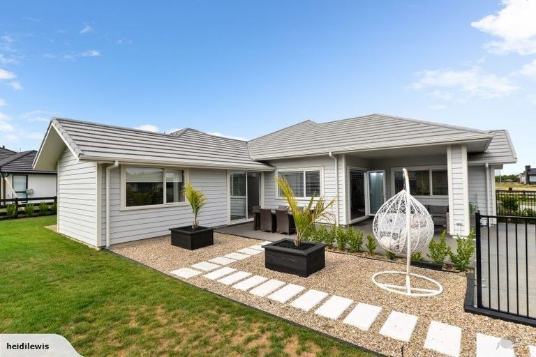 Photo of property in 32 Mike Smith Drive, Cambridge, 3434