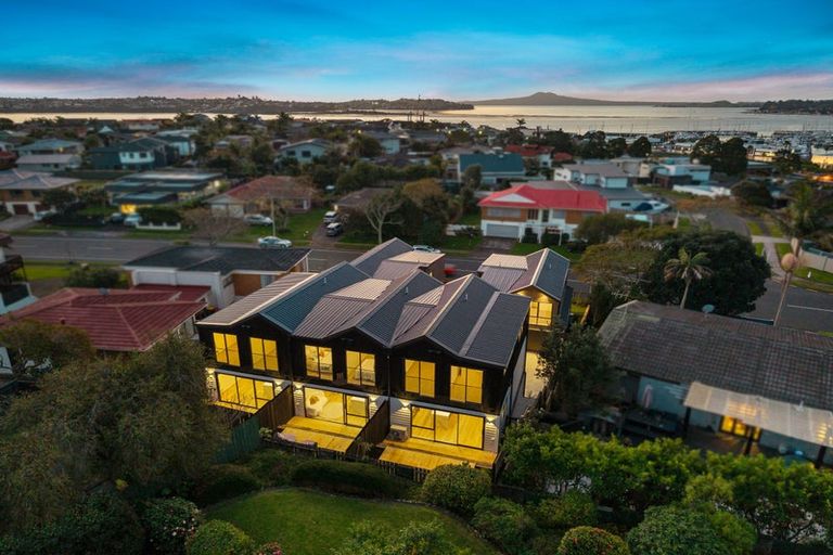 Photo of property in 10d Prince Regent Drive, Half Moon Bay, Auckland, 2012