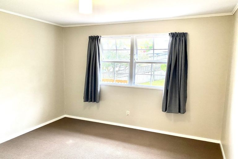 Photo of property in 1/5 Erica Road, Sunnynook, Auckland, 0620