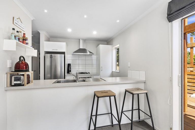 Photo of property in 7/16 Black Rock Road, Newlands, Wellington, 6037