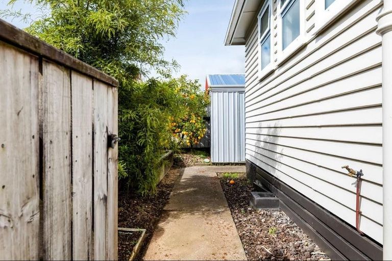 Photo of property in 1/324 Carrington Street, Vogeltown, New Plymouth, 4310