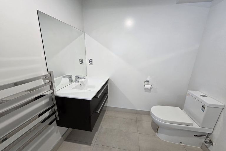 Photo of property in 2d/136 Stancombe Road, Flat Bush, Auckland, 2016