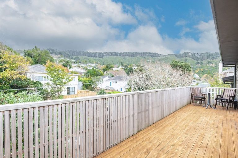 Photo of property in 16 Romney Square, Tawa, Wellington, 5028