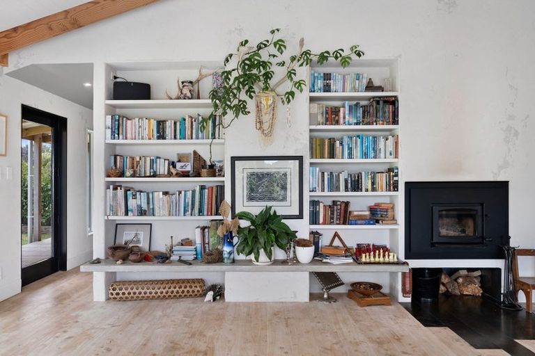 Photo of property in 236 Kiwitahi Road, Helensville, 0875