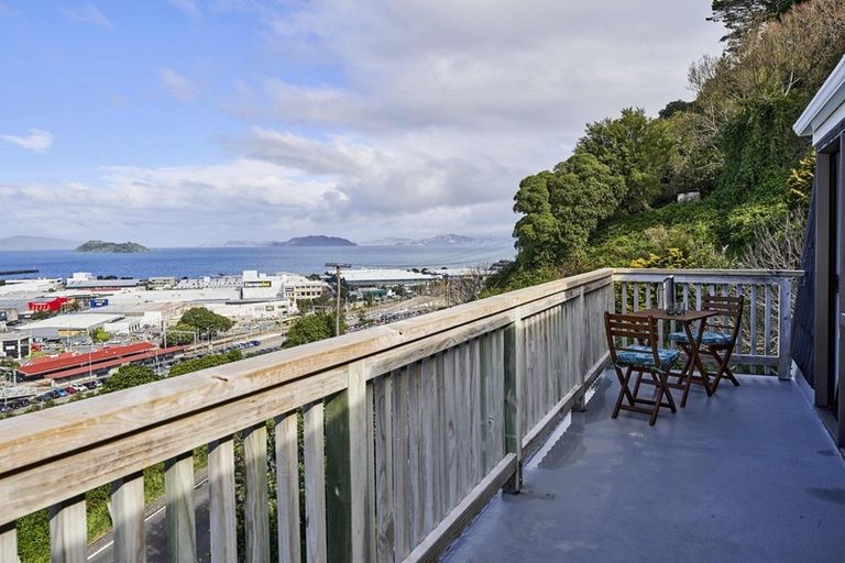 Photo of property in 8 Korokoro Road, Korokoro, Lower Hutt, 5012