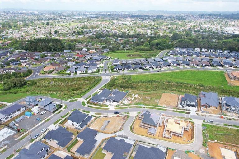 Photo of property in 1 Kate Duncan Drive, Swanson, Auckland, 0614