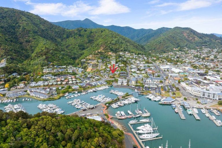 Photo of property in 34 Waikawa Road, Picton, 7220