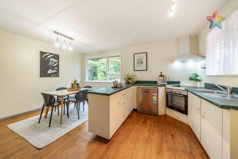 Photo of property in 6 Tobruk Street, Karori, Wellington, 6012