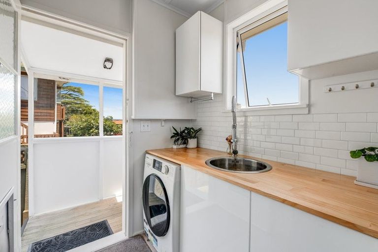 Photo of property in 1/50 Kaipatiki Road, Glenfield, Auckland, 0629