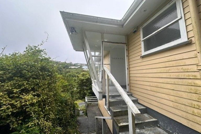 Photo of property in 88 Newlands Road, Newlands, Wellington, 6037