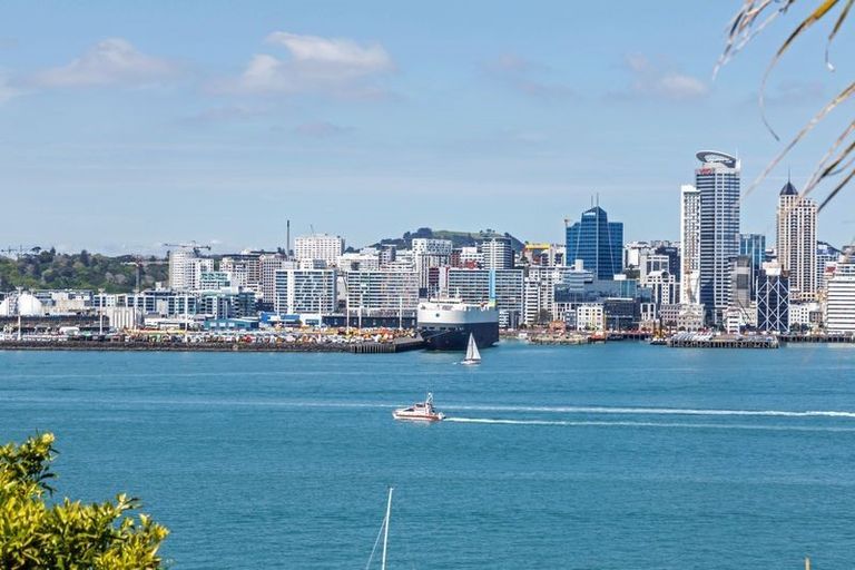 Photo of property in 61b Stanley Road, Stanley Point, Auckland, 0624