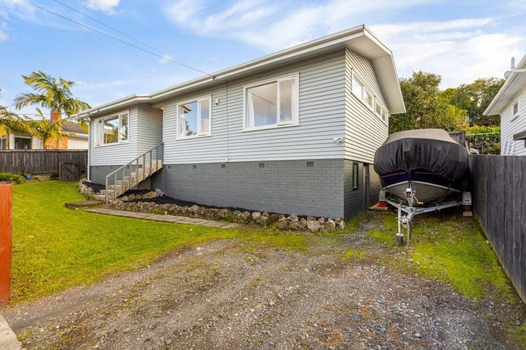 Photo of property in 1/6 Braebank Lane, Te Atatu South, Auckland, 0610