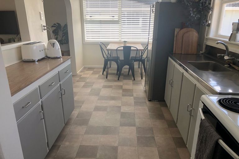 Photo of property in 24 Normandy Place, Henderson, Auckland, 0610