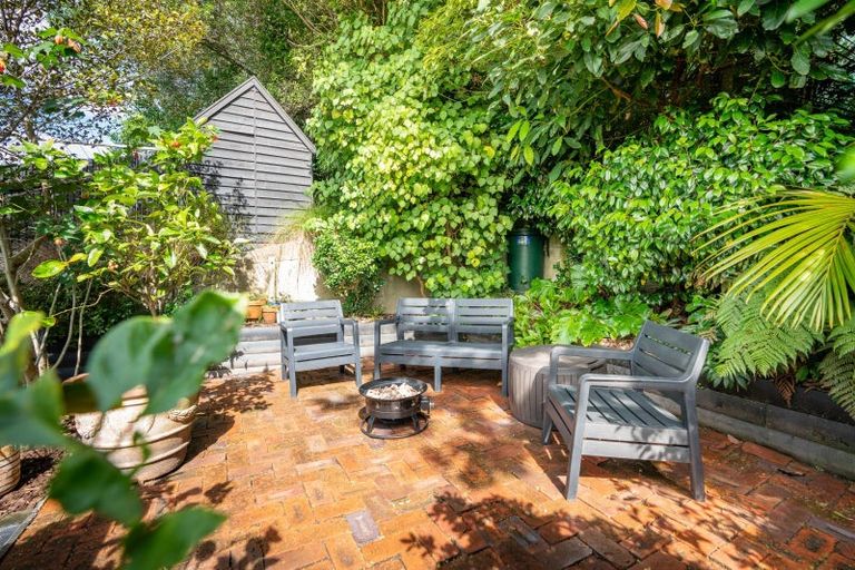 Photo of property in 25 Patanga Crescent, Thorndon, Wellington, 6011