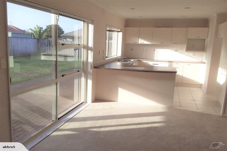 Photo of property in 7 Sheldon Place, Burswood, Auckland, 2013