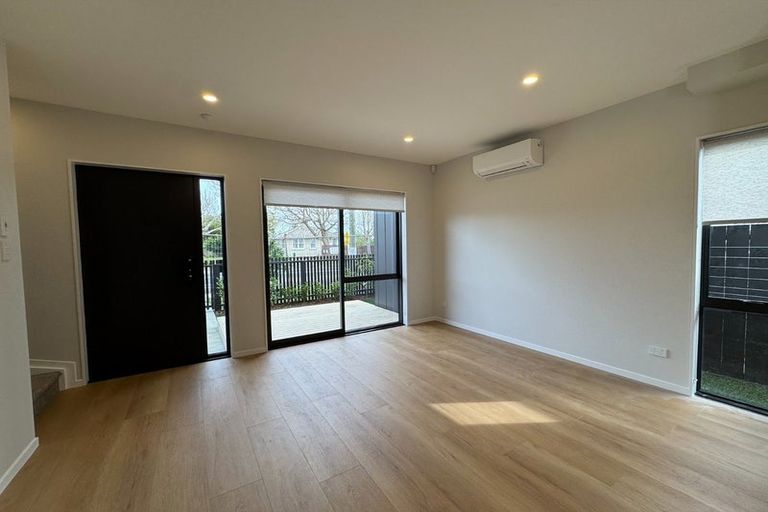 Photo of property in 2/13 Thomas Road, Mangere, Auckland, 2022