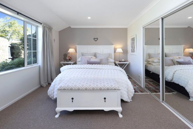 Photo of property in 10 Willowview Drive, Redwood, Christchurch, 8051