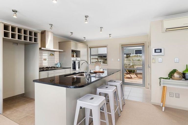 Photo of property in 52a Mandalay Terrace, Khandallah, Wellington, 6035