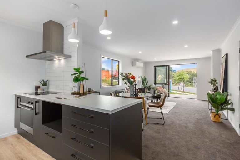 Photo of property in 21 Oakum Road, Whitby, Porirua, 5024