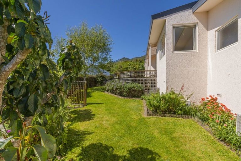 Photo of property in 7 Amokura Street, Waikanae, 5036