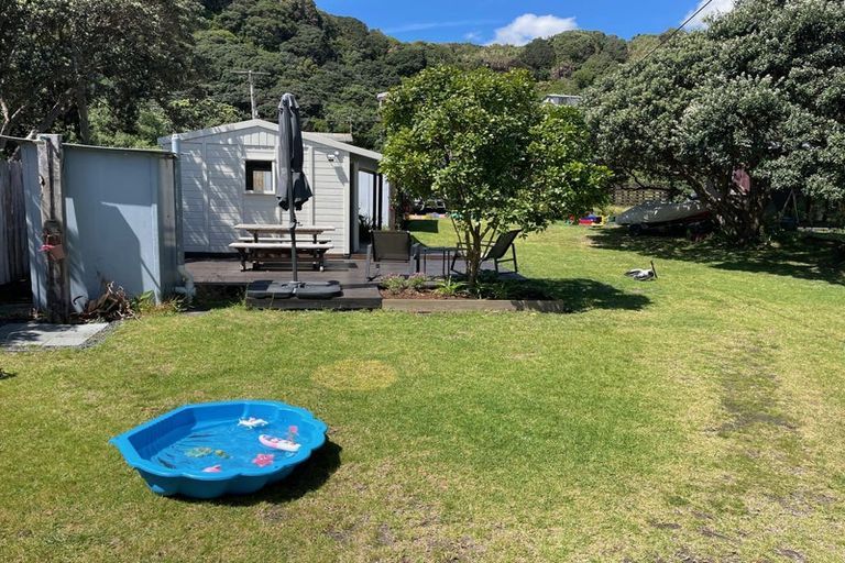 Photo of property in 34 North Piha Road, Piha, New Lynn, 0772