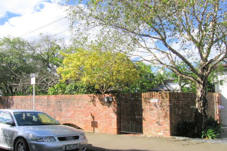 Photo of property in 16 Wesley Road, Kelburn, Wellington, 6012