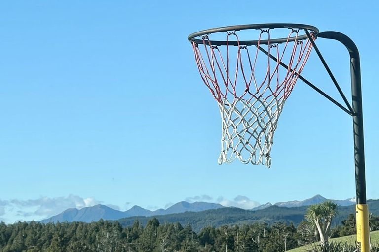 Photo of property in 10 Takutai Terrace, Ruatapu, 7883