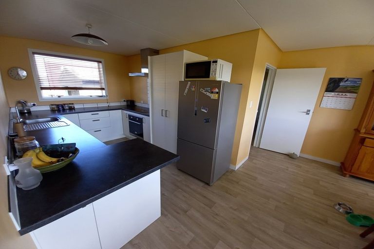 Photo of property in 1 Grove Burn Road, Tuatapere, 9620