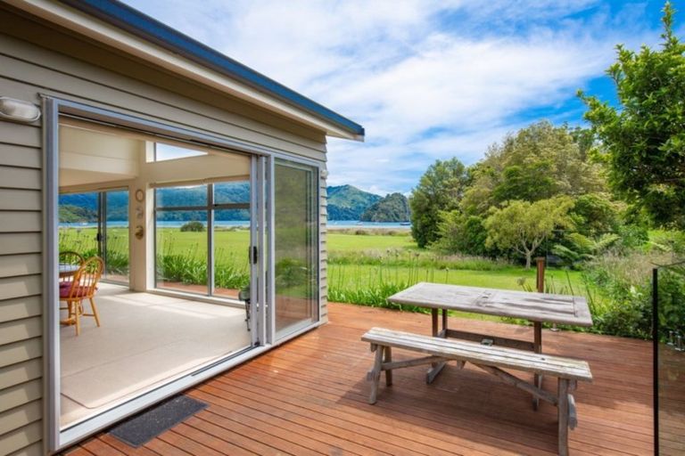 Photo of property in 2323 Queen Charlotte Drive, Ngakuta Bay, Picton, 7281