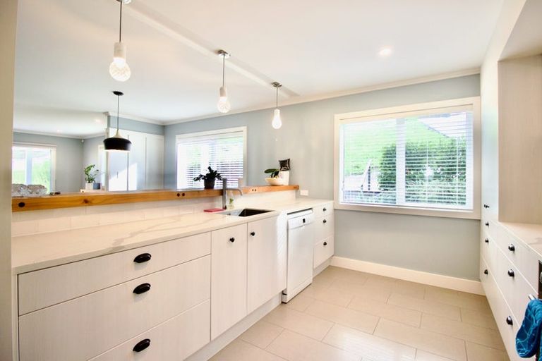 Photo of property in 17a Target Road, Totara Vale, Auckland, 0629