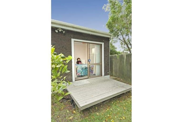 Photo of property in 21 Ranui Station Road, Ranui, Auckland, 0612