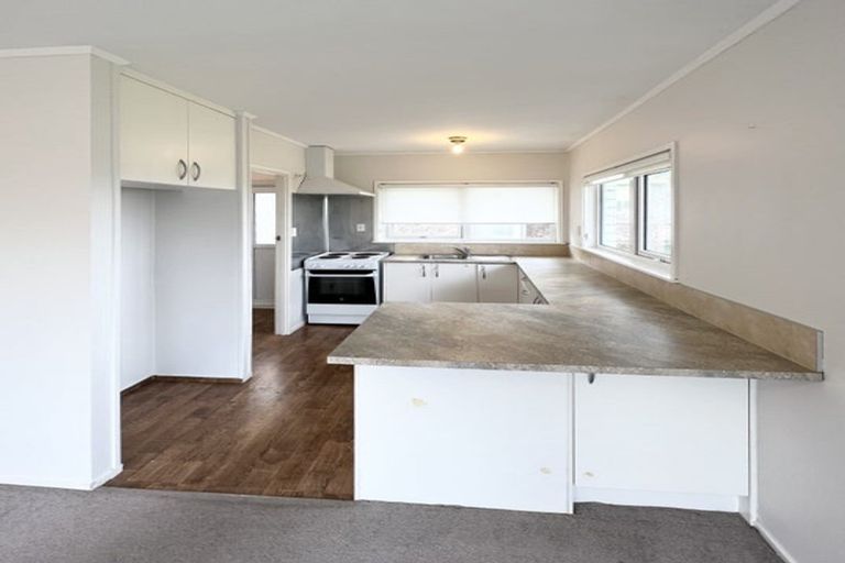 Photo of property in 1/5 Finn Place, Totara Vale, Auckland, 0629