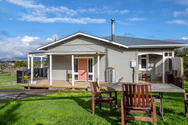 Photo of property in 133 Adelaide Road, Dannevirke, 4930