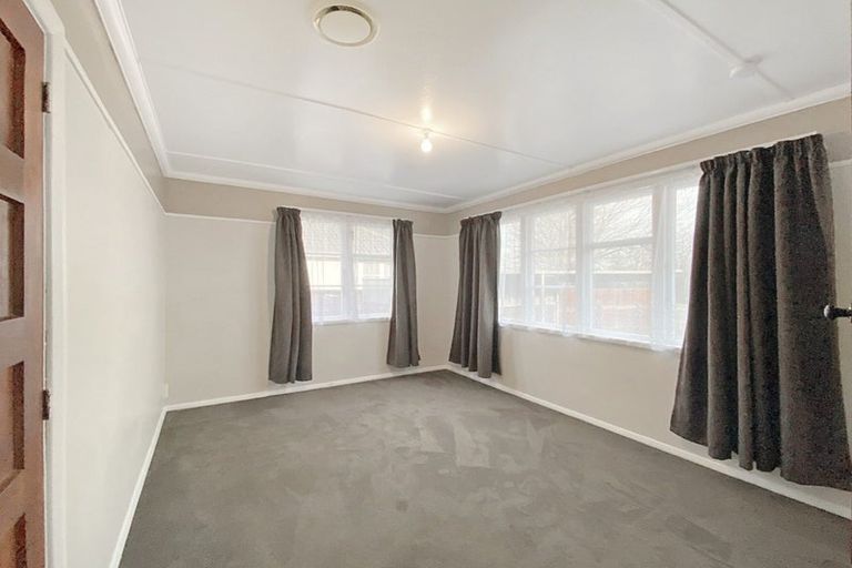 Photo of property in 660 Featherston Street, Roslyn, Palmerston North, 4414