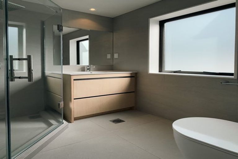 Photo of property in 5b Topliss Drive, Northcross, Auckland, 0632