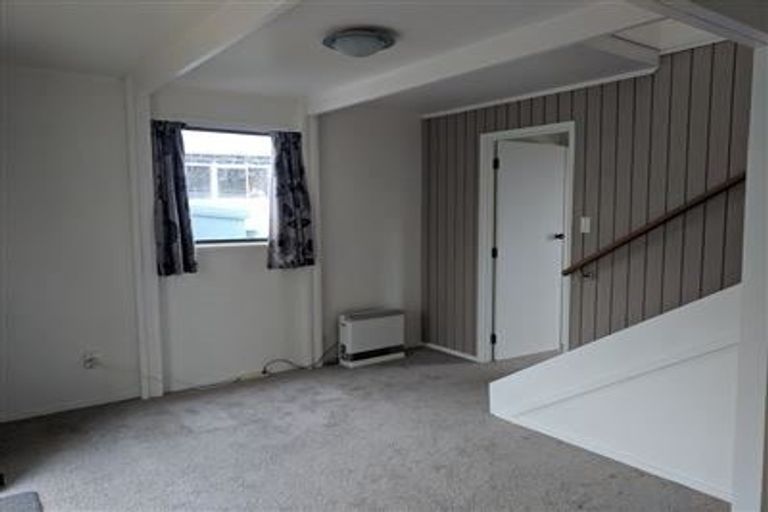 Photo of property in 2/30 Glen Vista Place, Bayview, Auckland, 0629