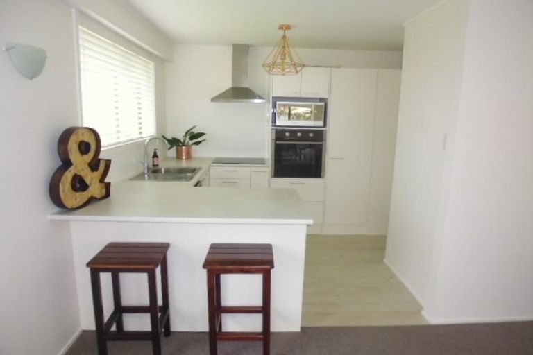 Photo of property in 2/95 Beach Road, Pahurehure, Papakura, 2113
