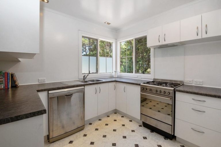 Photo of property in 127 Woodlands Park Road, Titirangi, Auckland, 0604