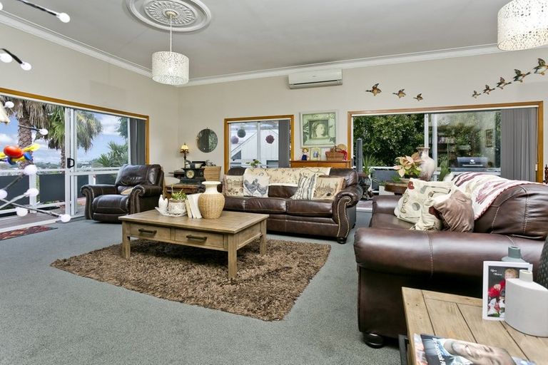 Photo of property in 33 Verran Road, Birkenhead, Auckland, 0626