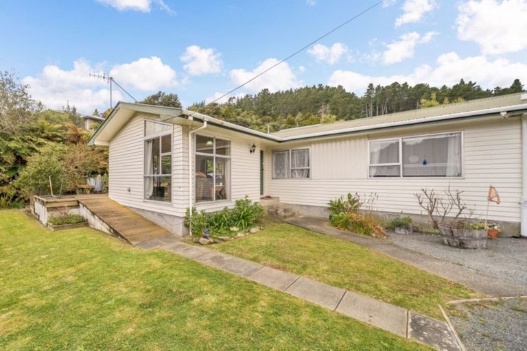 Photo of property in 15 Forest Road, Pinehaven, Upper Hutt, 5019