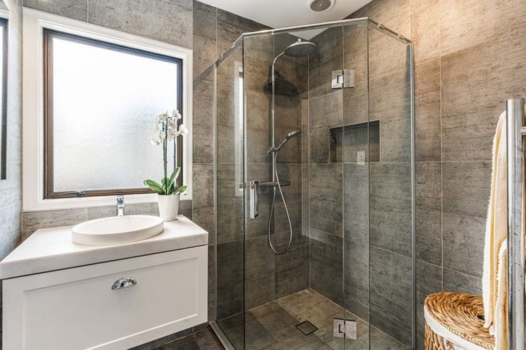 Photo of property in 1/22 Derwent Crescent, Titirangi, Auckland, 0604