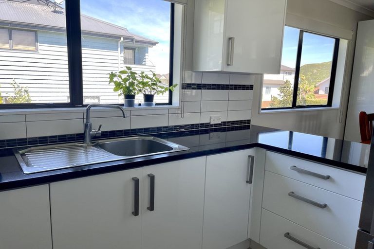 Photo of property in 100 Frobisher Street, Island Bay, Wellington, 6023